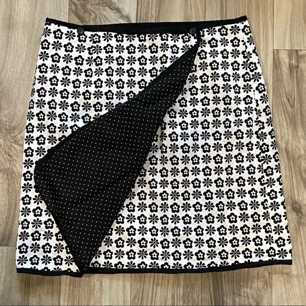Cute Reversible Wrap‎ Skirt Black & White Florals To White Mini Dots on Black